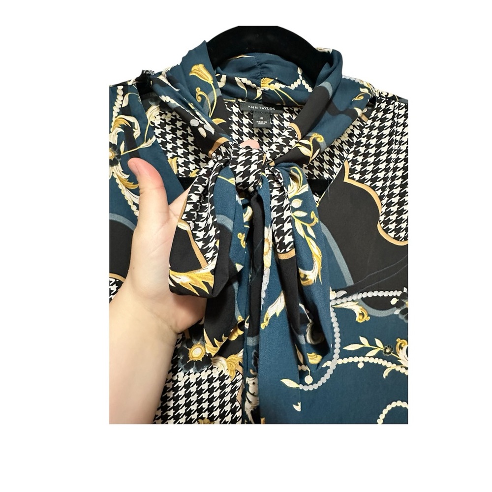 Ann Taylor Blue and Black Blouse with Ornate Pattern M - Picture 3 of 7